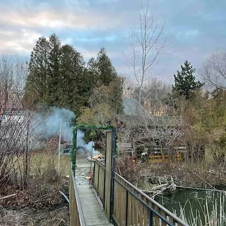 Na Hrote Ostrova Dobrodruzne Byvanie Na Hausbote Hotel na wodzie Bratysława