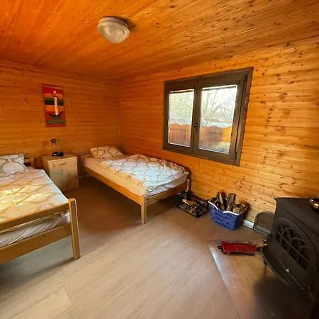 Na Hrote Ostrova Dobrodruzne Byvanie Na Hausbote Ботель