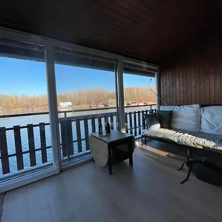 Hotel na wodzie Na Hrote Ostrova Dobrodruzne Byvanie Na Hausbote Bratysława