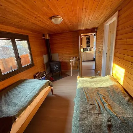 Na Hrote Ostrova Dobrodruzne Byvanie Na Hausbote Ботель Братислава