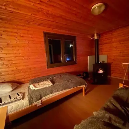 Na Hrote Ostrova Dobrodruzne Byvanie Na Hausbote Botel Pressburg