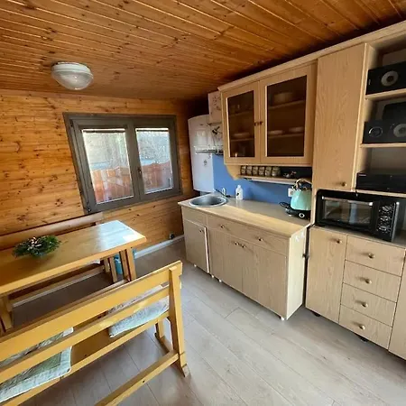 Na Hrote Ostrova Dobrodruzne Byvanie Na Hausbote * Bratysława