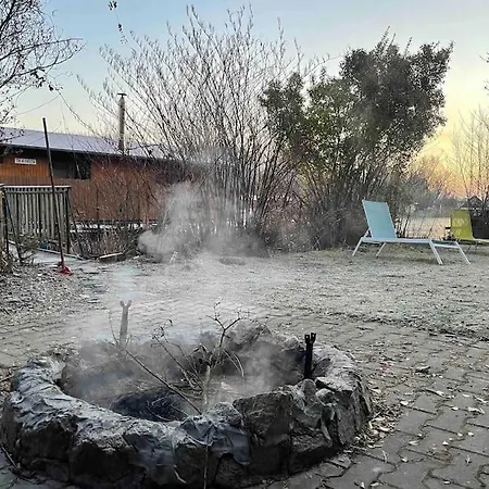 Na Hrote Ostrova Dobrodruzne Byvanie Na Hausbote Hotel na wodzie Bratysława