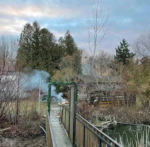 Na Hrote Ostrova Dobrodružné Bývanie Na Hausbóte Botel Bratislava