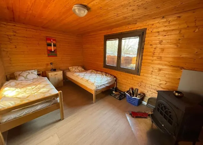 Na Hrote Ostrova Dobrodružné Bývanie Na Hausbóte Botel