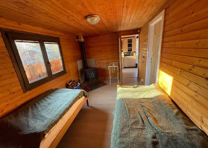 Na Hrote Ostrova Dobrodružné Bývanie Na Hausbóte Botel Bratislava