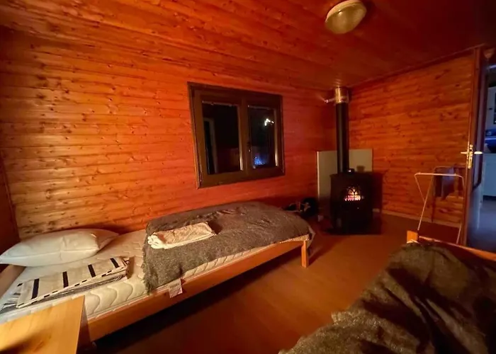 Na Hrote Ostrova Dobrodruzne Byvanie Na Hausbote Bådhotel Bratislava