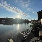 船屋 Na Hrote Ostrova Dobrodruzne Byvanie Na Hausbote