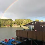 船屋 Na Hrote Ostrova Dobrodruzne Byvanie Na Hausbote *
