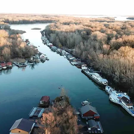 船上ホテル Na Hrote Ostrova Dobrodruzne Byvanie Na Hausbote *